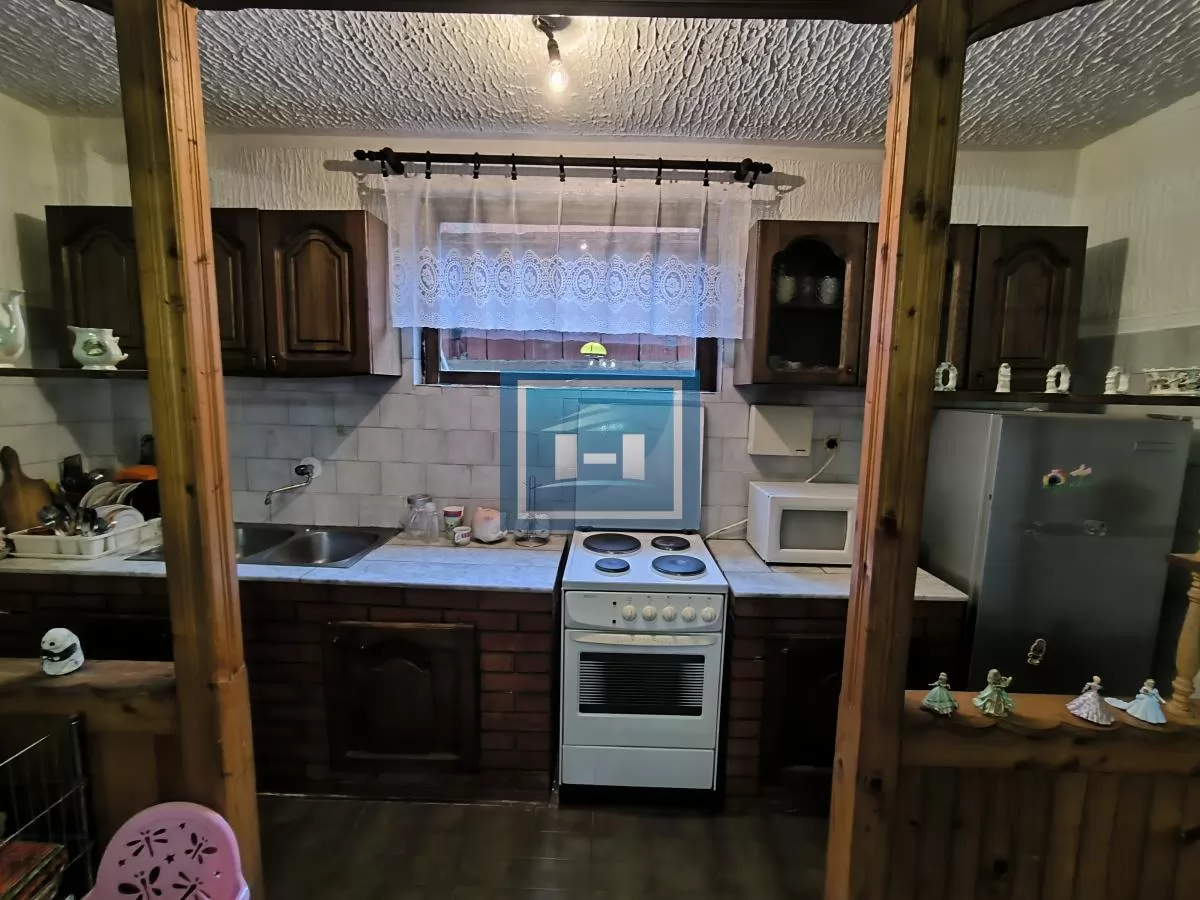 Prostrana kuća na 3 sprata sa 2 garaže – 290 m² na 5,56 ari 6