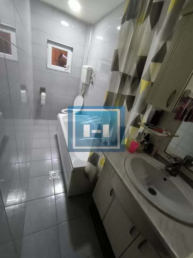 Prostrana kuća na 3 sprata sa 2 garaže – 290 m² na 5,56 ari 7