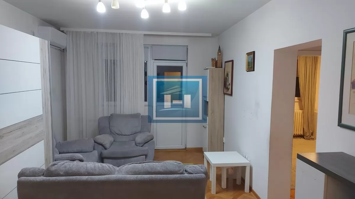 Renoviran porodični stan na Karaburmi, slobodan parking 3