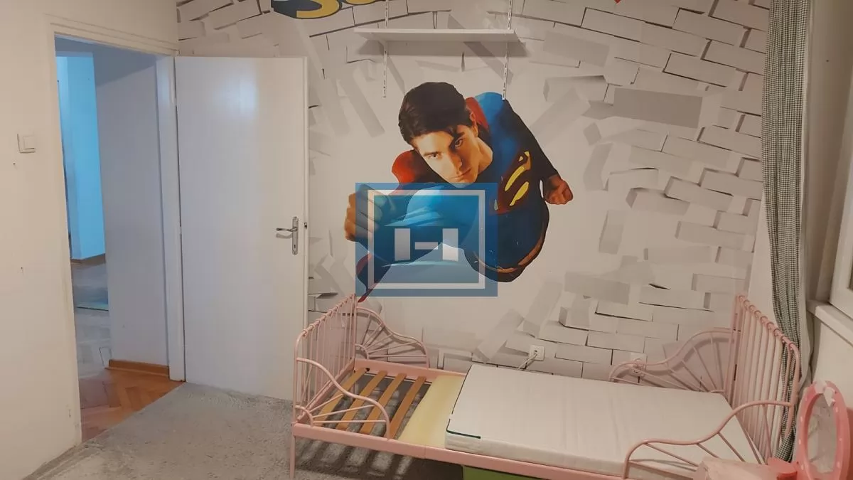 Renoviran porodični stan na Karaburmi, slobodan parking 4