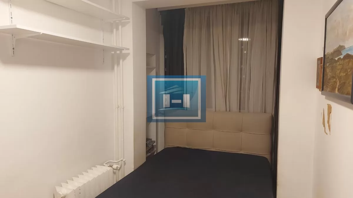 Renoviran porodični stan na Karaburmi, slobodan parking 5