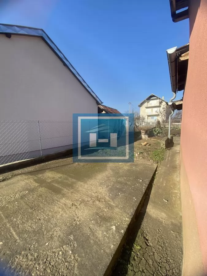 Renovirana kuća u Popovcu na lepoj lokaciji 25