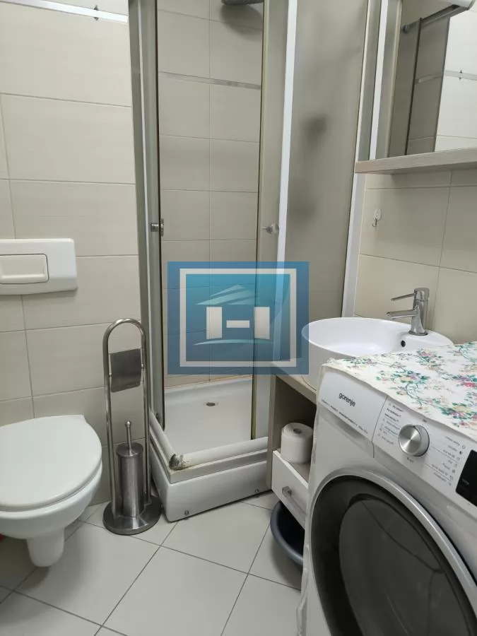 Super funkcionalan stan za izdavanje! 10