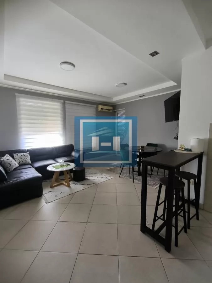 Super funkcionalan stan za izdavanje! 2