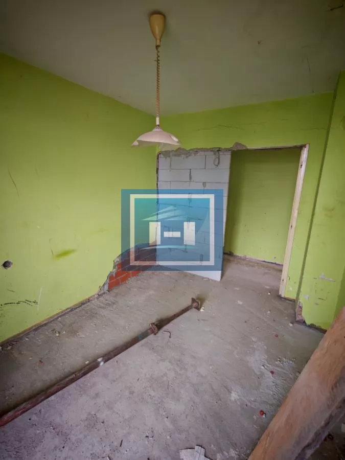 Trosoban stan u sivoj fazi 4