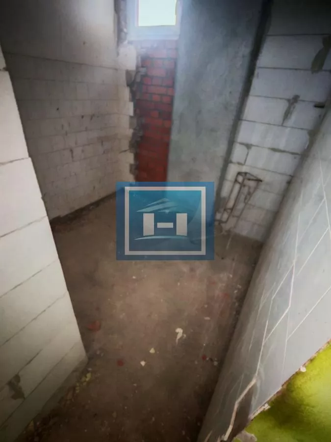 Trosoban stan u sivoj fazi 6