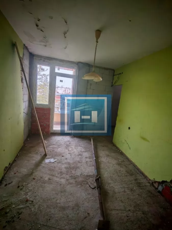 Trosoban stan u sivoj fazi 7