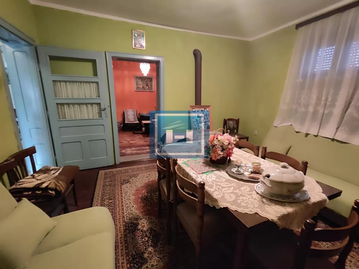 Useljiva porodična prizemna kuća na 2 km od grada 13