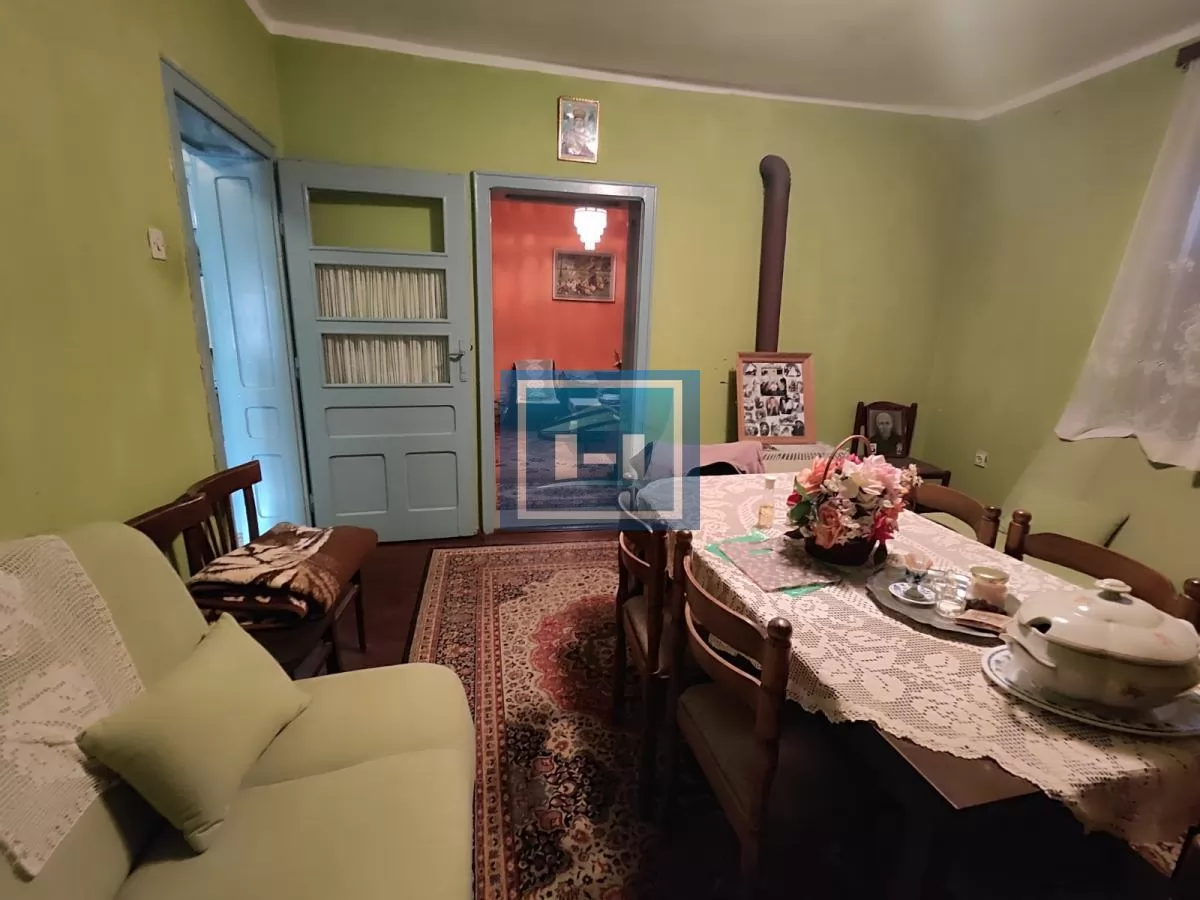 Useljiva porodična prizemna kuća na 2 km od grada 15