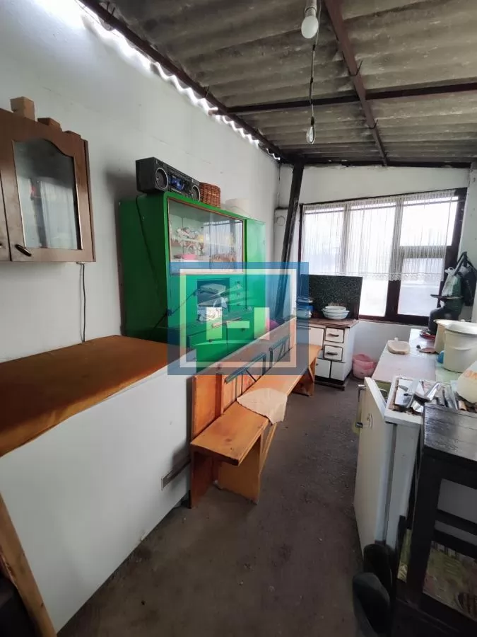 Useljiva porodična prizemna kuća na 2 km od grada 31