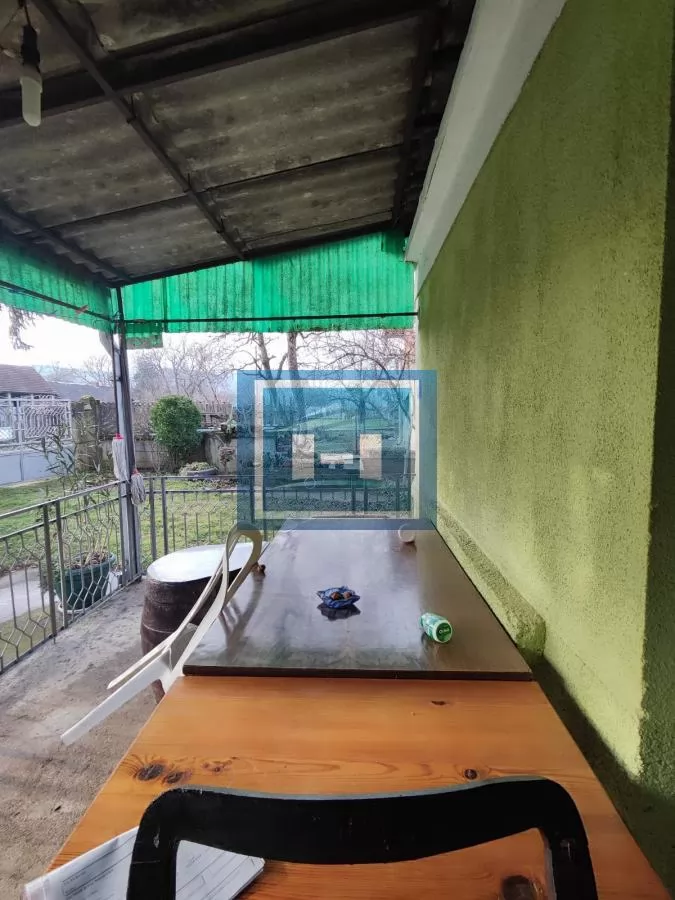 Useljiva porodična prizemna kuća na 2 km od grada 32