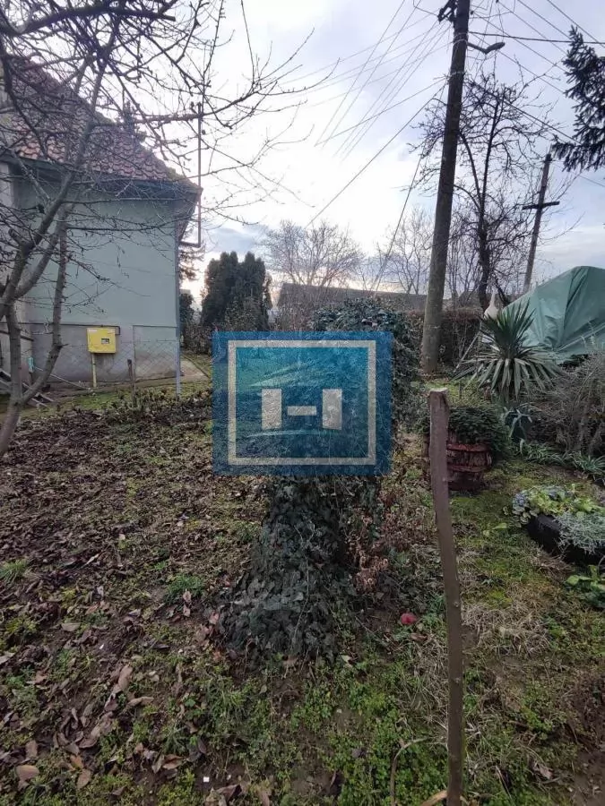 Useljiva porodična prizemna kuća na 2 km od grada 33