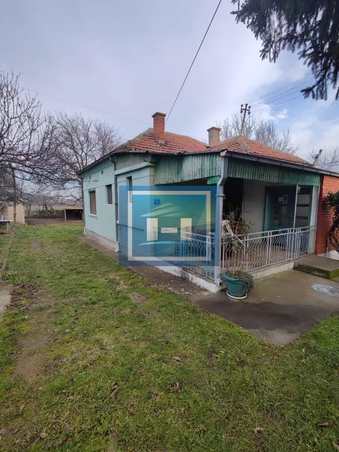 Useljiva porodična prizemna kuća na 2 km od grada 35