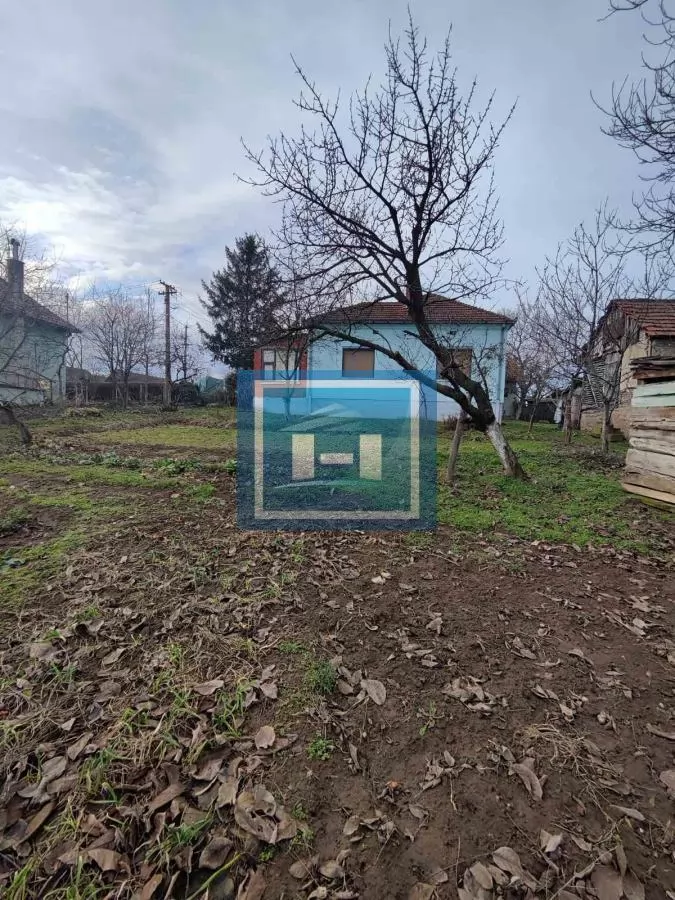 Useljiva porodična prizemna kuća na 2 km od grada 36