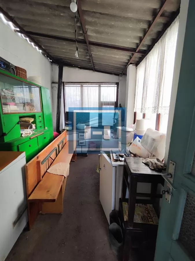 Useljiva porodična prizemna kuća na 2 km od grada 6