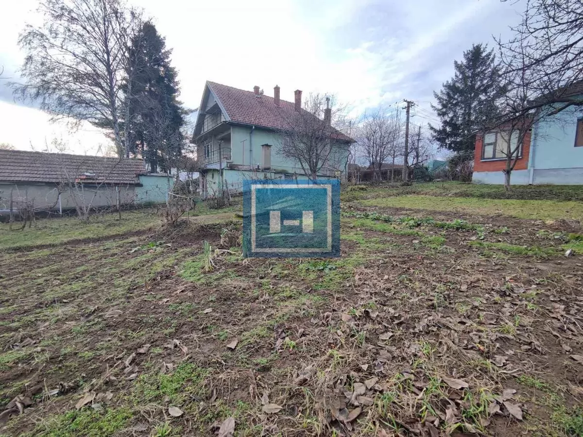Useljiva porodična prizemna kuća na 2 km od grada 9