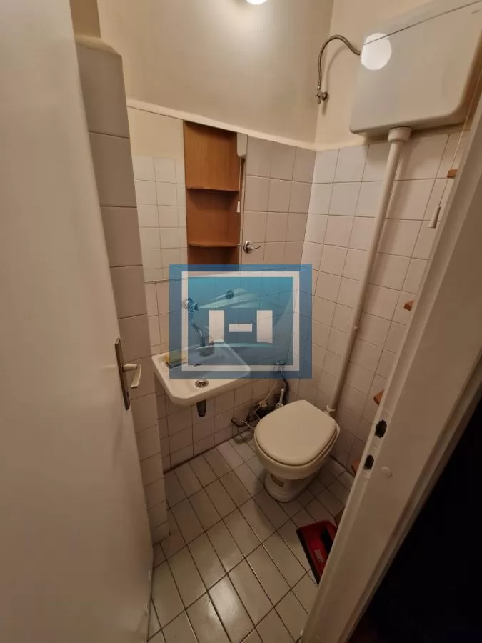 Vračar (Crveni krst) – renoviran stan sa slobodnim parkingom 11