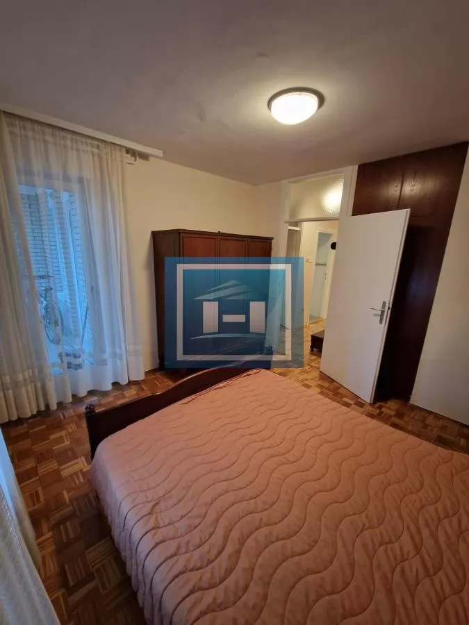 Vračar (Crveni krst) – renoviran stan sa slobodnim parkingom 13