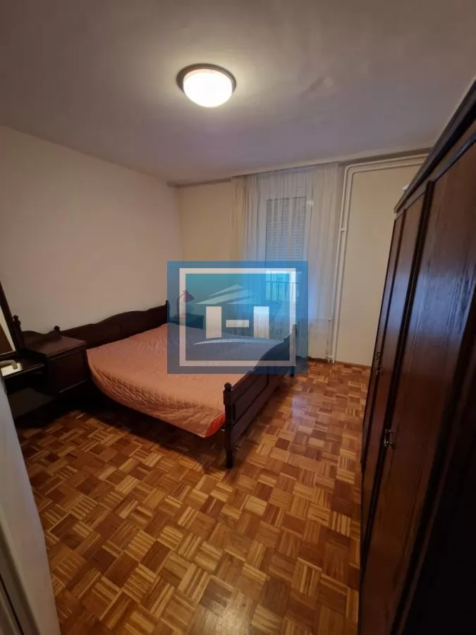 Vračar (Crveni krst) – renoviran stan sa slobodnim parkingom 14