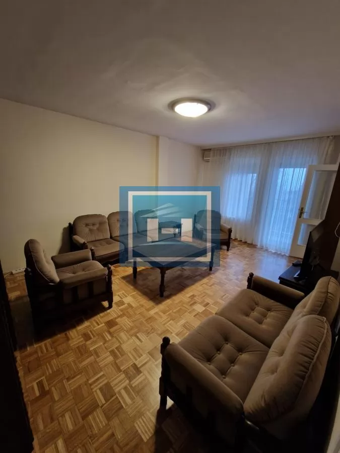 Vračar (Crveni krst) – renoviran stan sa slobodnim parkingom 2