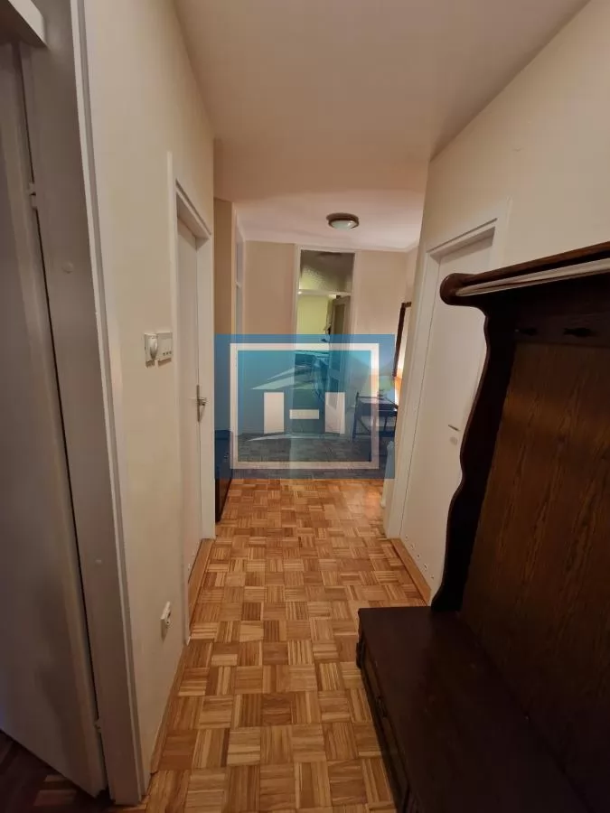 Vračar (Crveni krst) – renoviran stan sa slobodnim parkingom 3