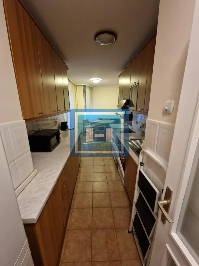 Vračar (Crveni krst) – renoviran stan sa slobodnim parkingom 7