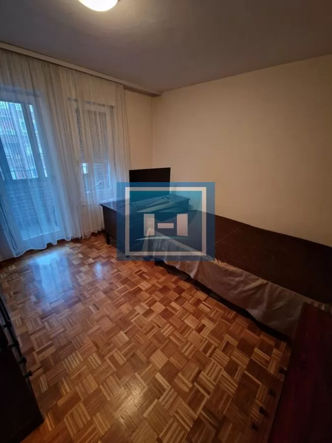 Vračar (Crveni krst) – renoviran stan sa slobodnim parkingom 9