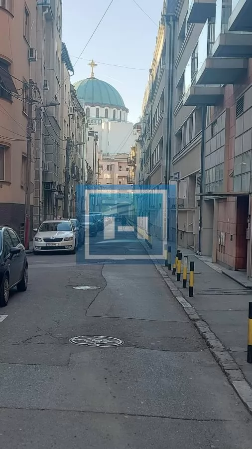 Vračar, Hram – 66m2 + dvorište, top investicija 1