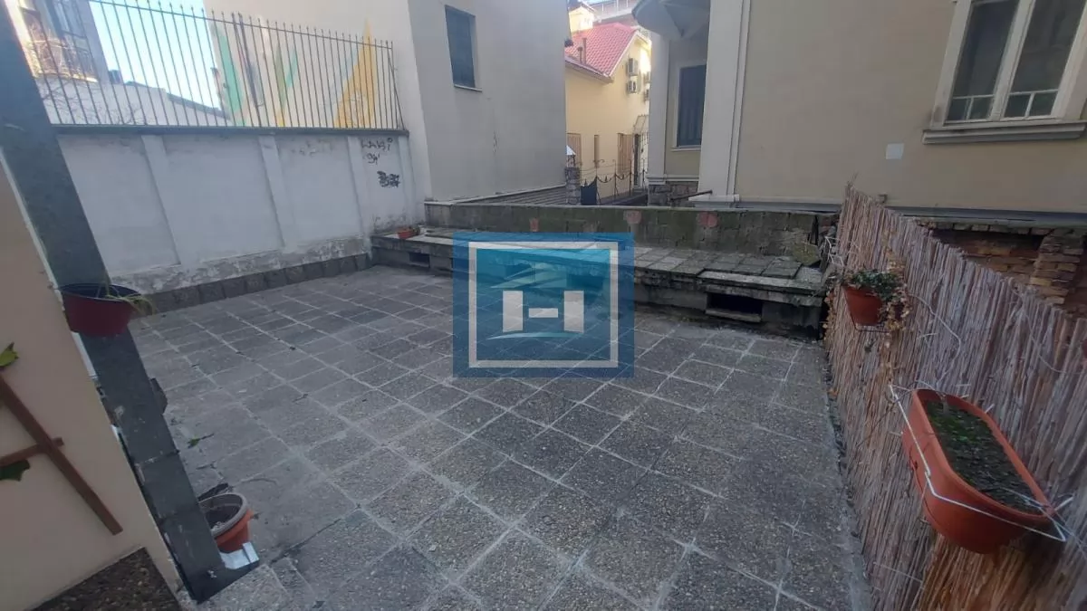 Vračar, Hram – 66m2 + dvorište, top investicija 5