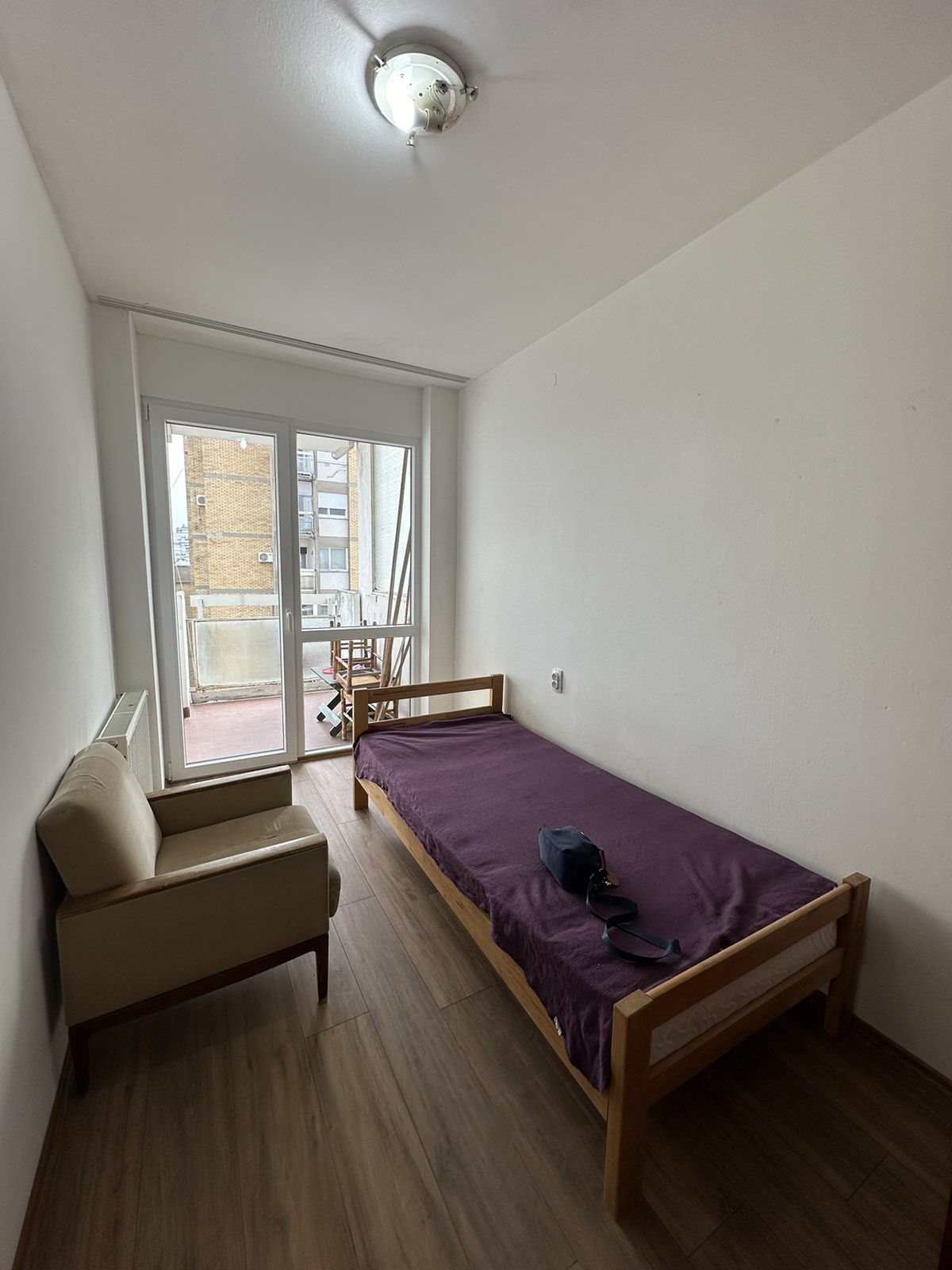 Izdajem povoljno stan dvoiposoban u Novom Sadu na grbavici 3