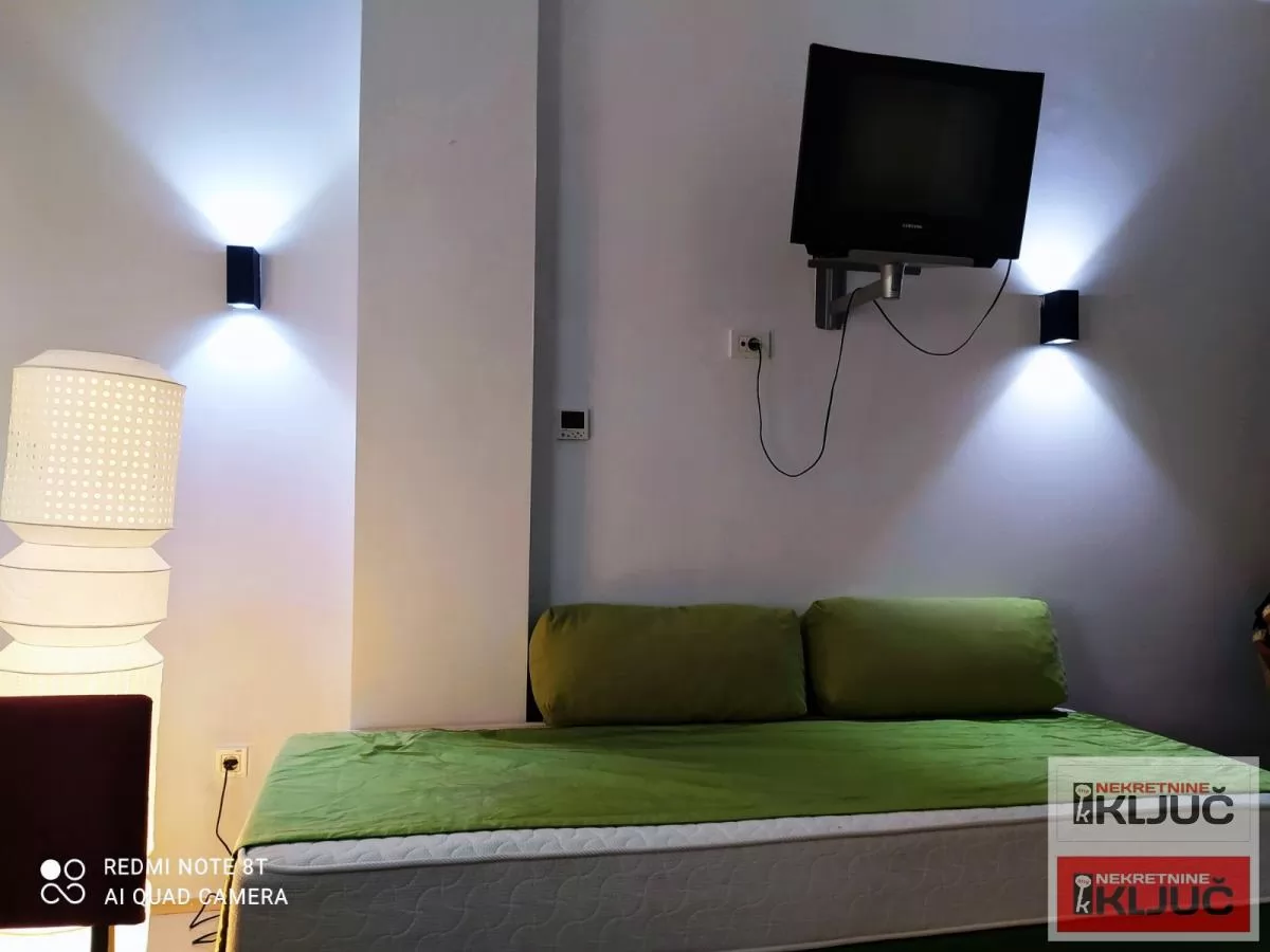 Dobra garsonjera na Novom Naselju 4