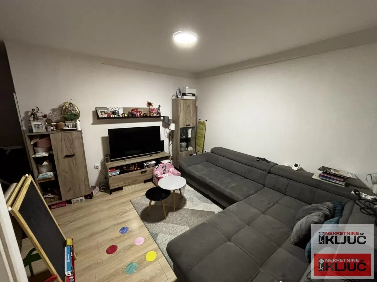 NOVO NASELJE, 59m2+terase, Dvoiposoban, Delimično renoviran 2