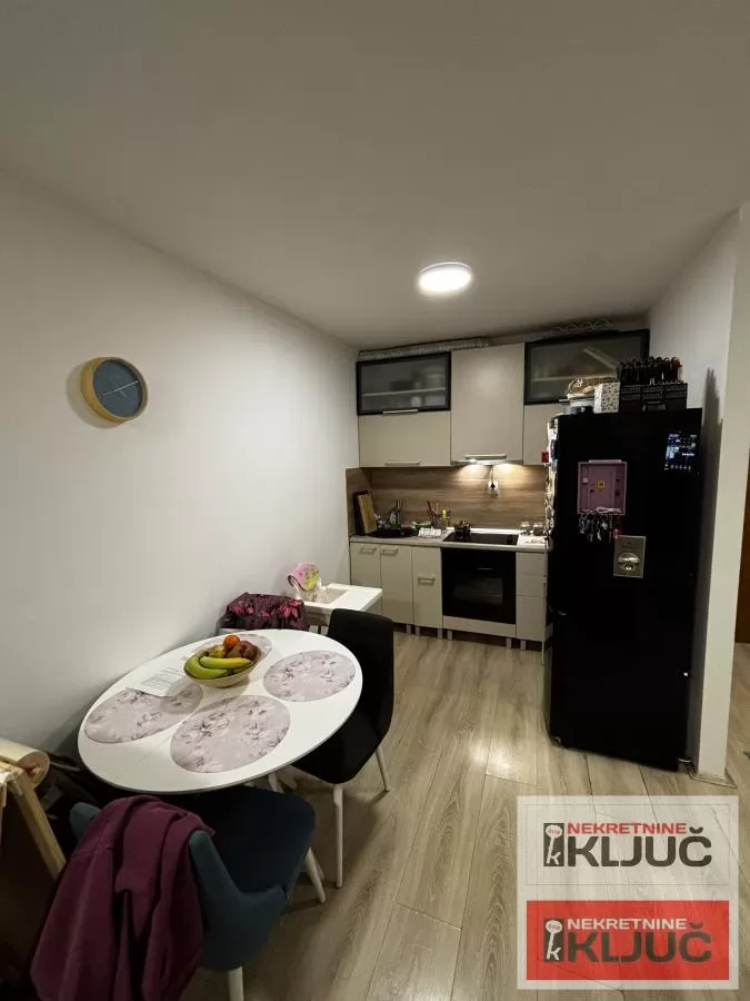 NOVO NASELJE, 59m2+terase, Dvoiposoban, Delimično renoviran 4