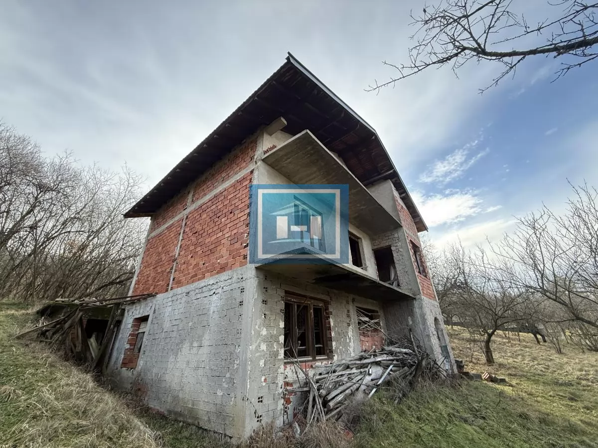 Novoozidani objekat kuća tri 3 etaže u Đurđevom brdu 1