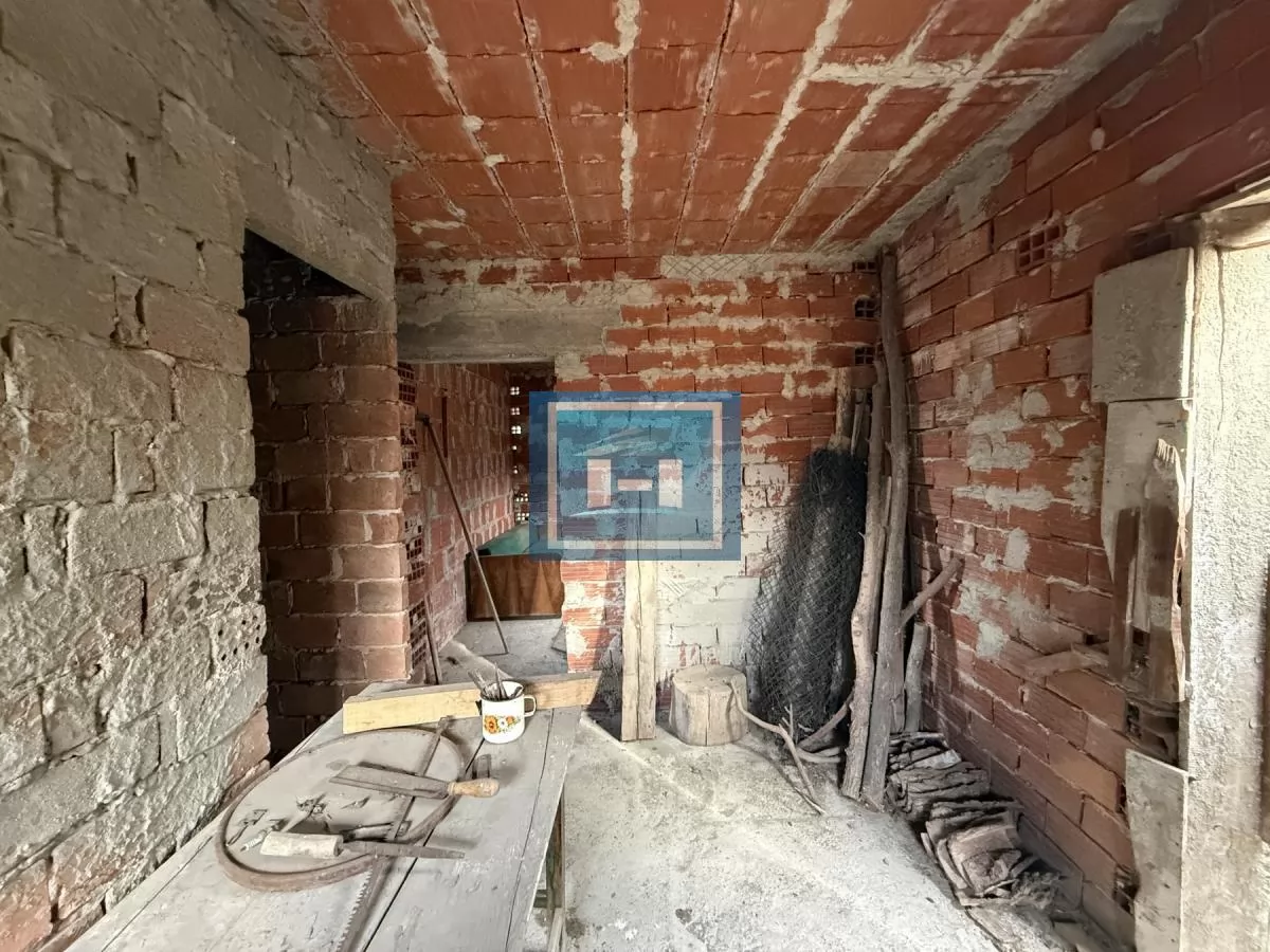 Novoozidani objekat kuća tri 3 etaže u Đurđevom brdu 13