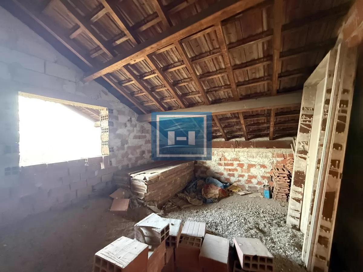 Novoozidani objekat kuća tri 3 etaže u Đurđevom brdu 16