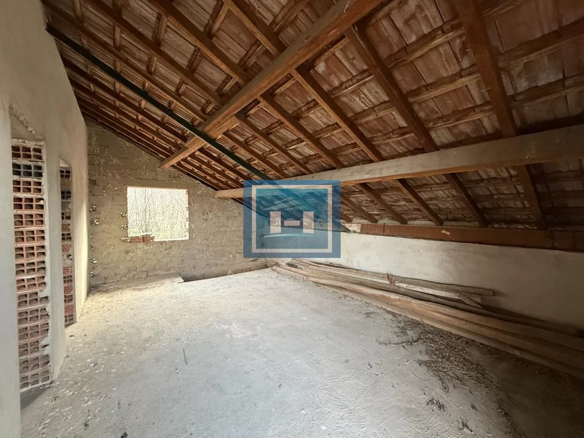 Novoozidani objekat kuća tri 3 etaže u Đurđevom brdu 19