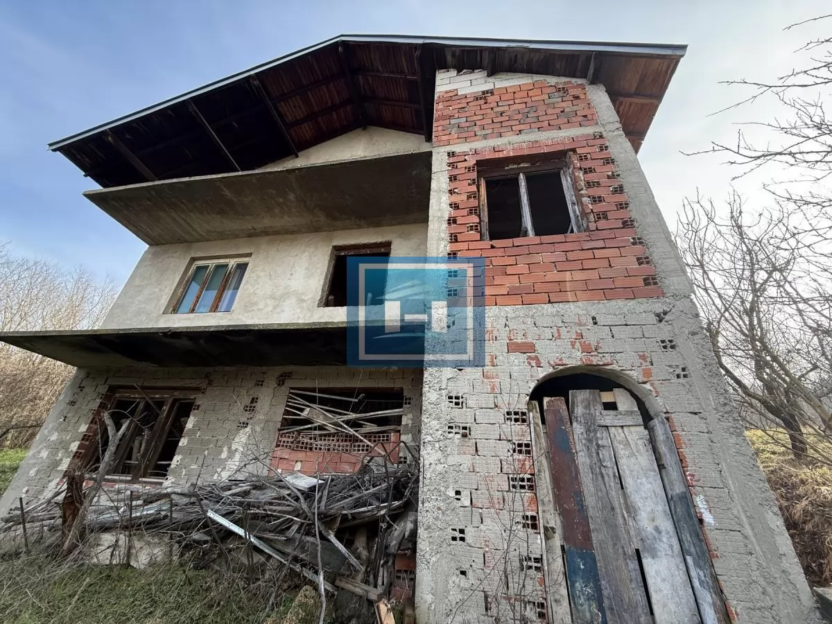 Novoozidani objekat kuća tri 3 etaže u Đurđevom brdu 2