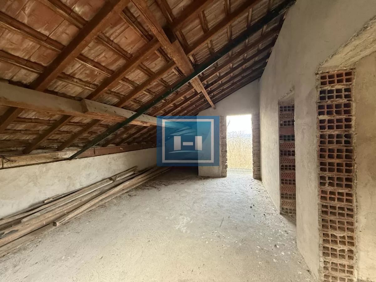 Novoozidani objekat kuća tri 3 etaže u Đurđevom brdu 20