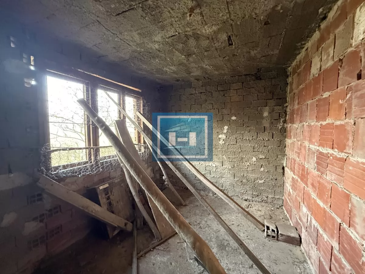 Novoozidani objekat kuća tri 3 etaže u Đurđevom brdu 25