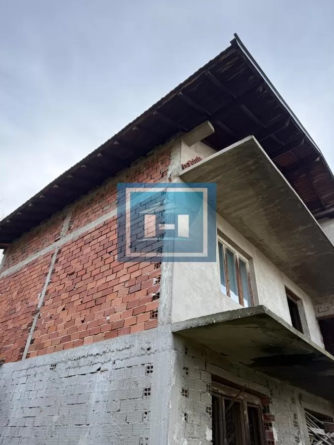 Novoozidani objekat kuća tri 3 etaže u Đurđevom brdu 28