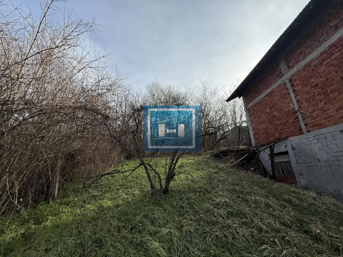 Novoozidani objekat kuća tri 3 etaže u Đurđevom brdu 3