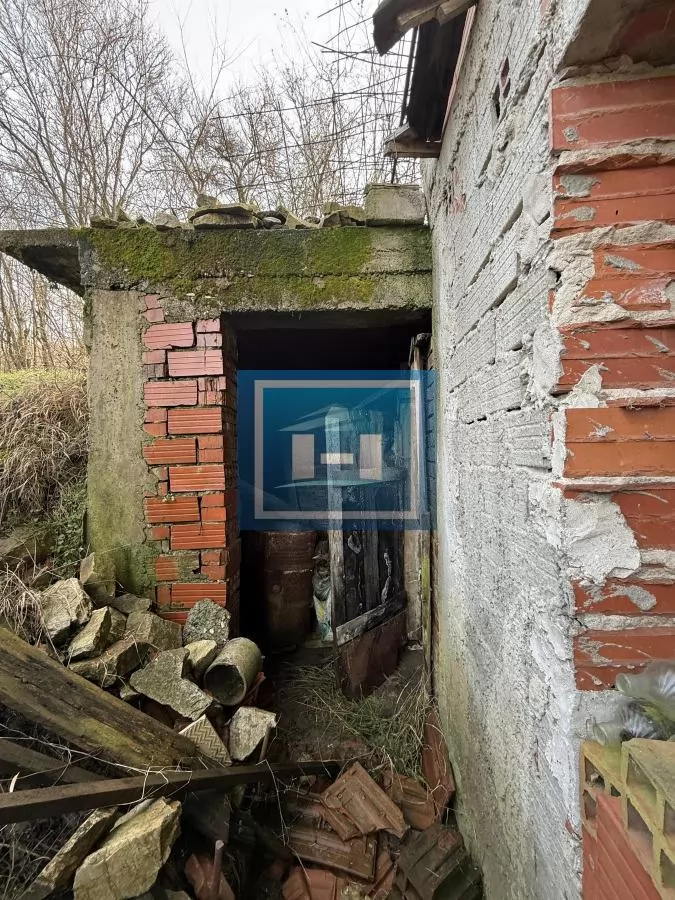 Novoozidani objekat kuća tri 3 etaže u Đurđevom brdu 37