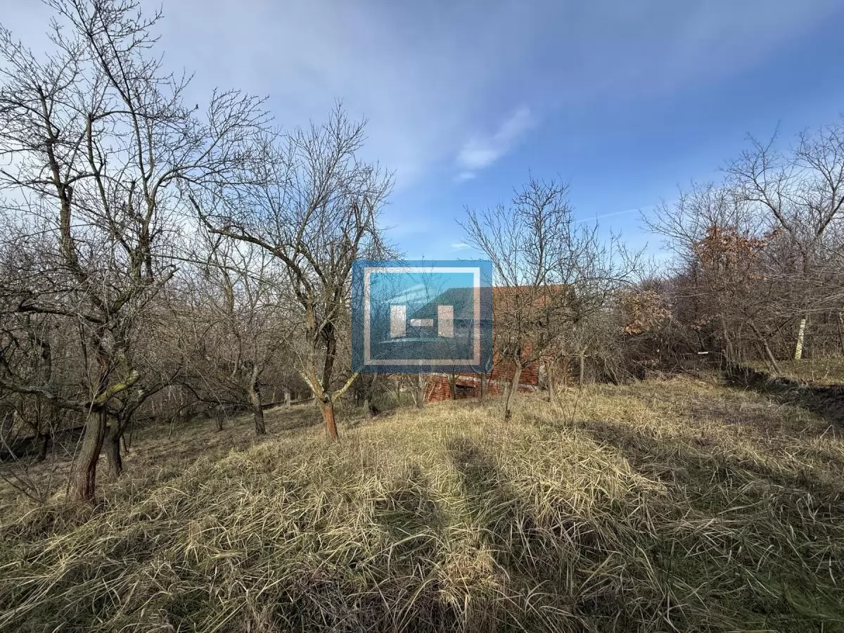 Novoozidani objekat kuća tri 3 etaže u Đurđevom brdu 43