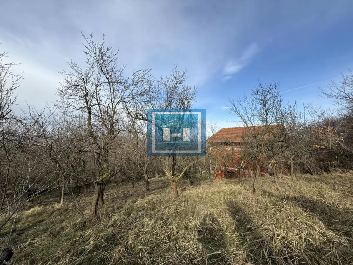 Novoozidani objekat kuća tri 3 etaže u Đurđevom brdu 45