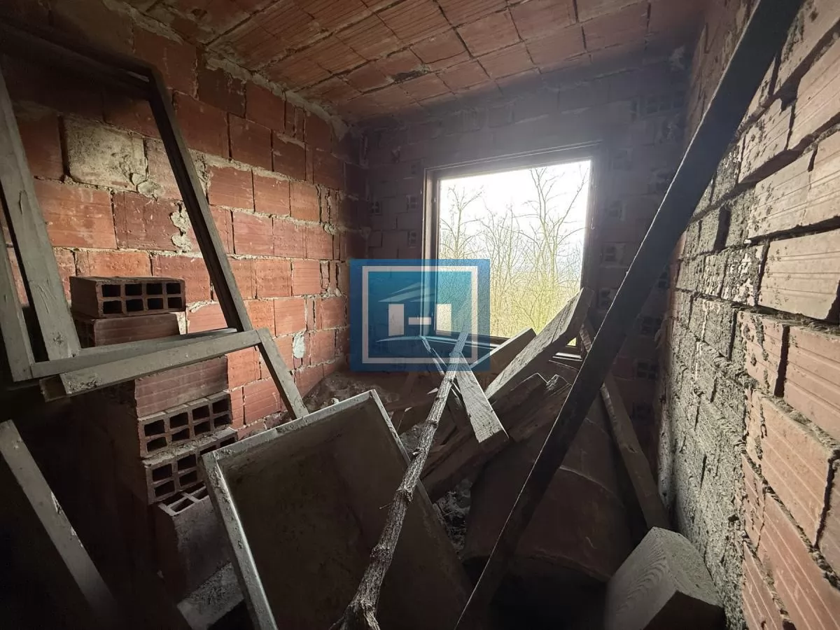 Novoozidani objekat kuća tri 3 etaže u Đurđevom brdu 7