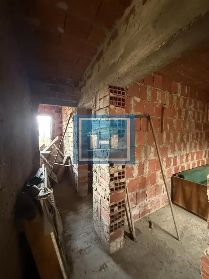 Novoozidani objekat kuća tri 3 etaže u Đurđevom brdu 9