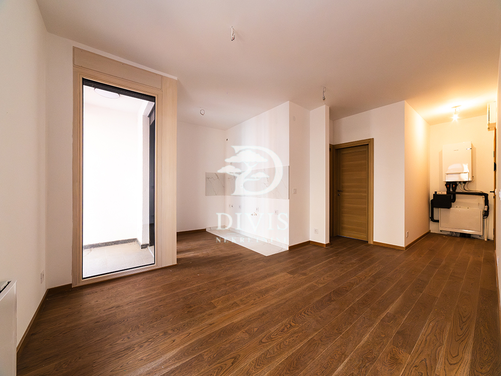 Jednoiposoban stan 42 m² kod Hrama Svetog Save 1