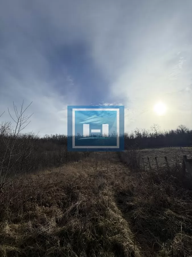 U ponudi idealan plac za izgradnju kuće pored puta na Đurđevom brdu 3