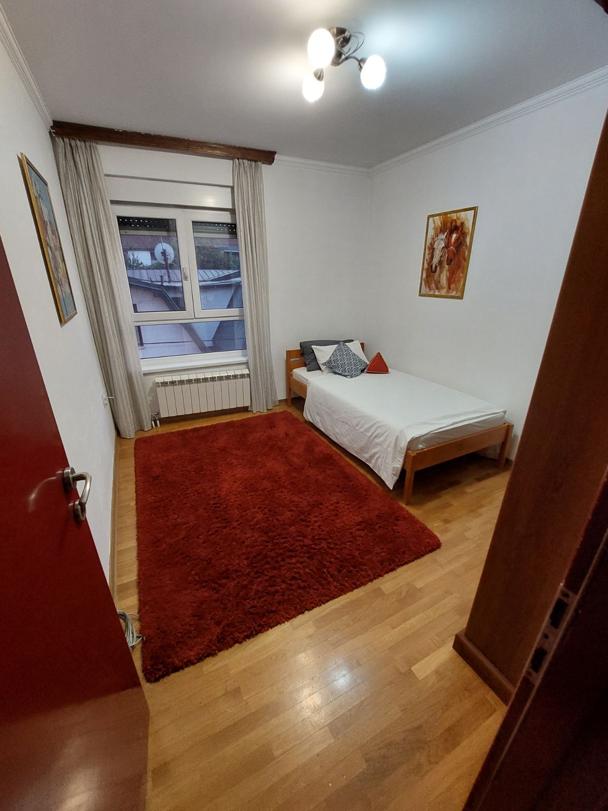 Beograd  Vracar   Juzni Bulevar  svetao  prostran  trosoban stan 2